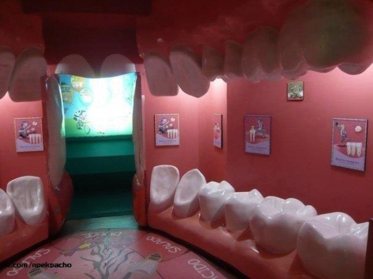 Приемная детской стоматологии.  Представляете как выглядит гинекология?
