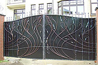 Металлические ворота и решетка