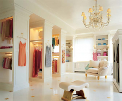 Красивая гардеробная комната: украшаем, подбираем двери, фурнитуру и вешала
