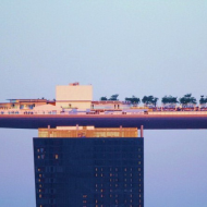 Отель в Сингапуре Marinа Bay Sands - гондола на крыше