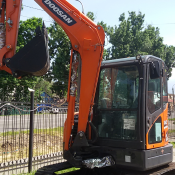 Экскаватор  В наличии новые мини экскаваторы на гусеничном ходу Doosan DX60R ковш 0,175 кубм. Отличный экскаватор для работ в стесненных городских условиях. Экскаватор в комплекте с гидролинией для работы с гидромолотом. Экскаваторы на гарантии.  мини экскаватор Doosan на гусеничном ходу  65000  Доставка платная    шт  Южная Корея  Техника для дорожных и земляных работ Doosan