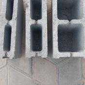 Сплитерный блок серый гладкий.  Сплитерные блоки обладают такими замечательными качествами,как:
высокая прочность,стойкость к резким изменениям температур и воздействию влаги;способность выдерживать многочисленные циклы замораживания и оттаивания;не требует термоизоляции и выравнивания  390•190•100  170  Доставка платная    шт  Казахстан  Abdi Trade Constr ТОО