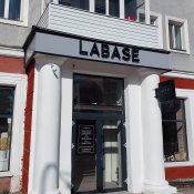 Вывески световые, объёмные буквы  В нашей компании имеется собственная производственная база, и Вы можете быть уверены, что заказав вывеску в Караганде, получите изделие хорошего качества, а также профессиональный монтаж.  10000  шт.  Наружная реклама GRAND Реклама ТОО