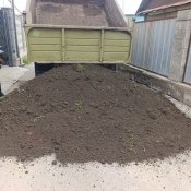 Доставка горного чернозема. Доставка горного чернозема по г.Алматы, Алматинская область и г.Капчагай  Доставка горного чернозема по г.Алматы, Алматинская область и г.Капчагай  30000  Камаз 10 куб.  цена минимальная  Доставка чернозема, почвы, грунта и земли. Вывоз грунта. Спецмаркет ИП
