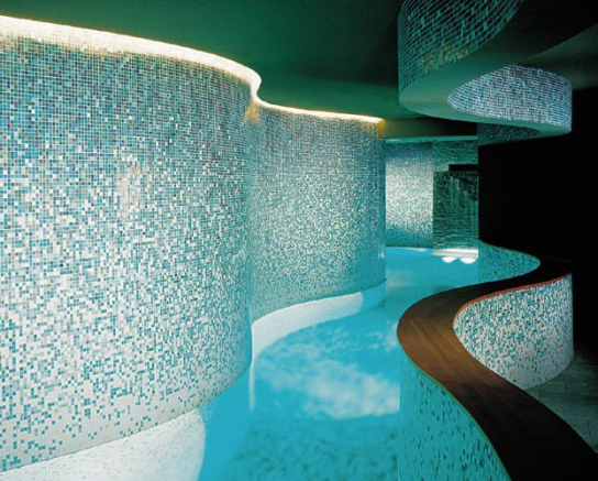 Бассейн, украшенный мазаикой Бассейн, украшенный мазаикой