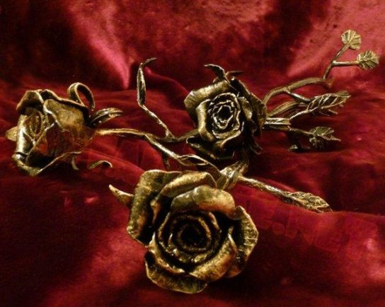 Роза из бронзы Роза из бронзы